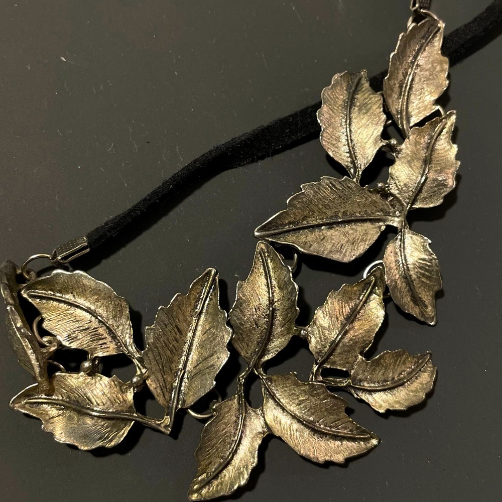 Steel and black velvet necklace